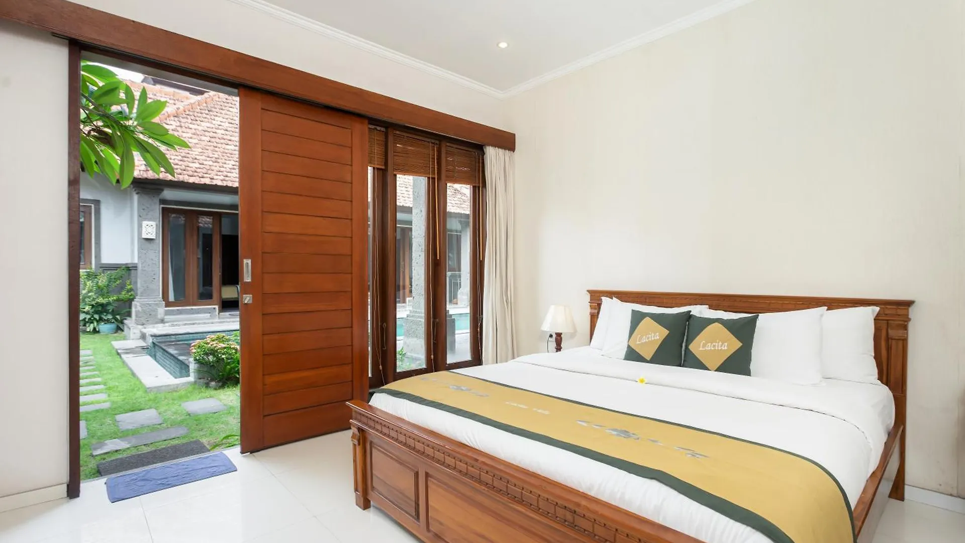 Lacita Villa Seminyak סמיניאק