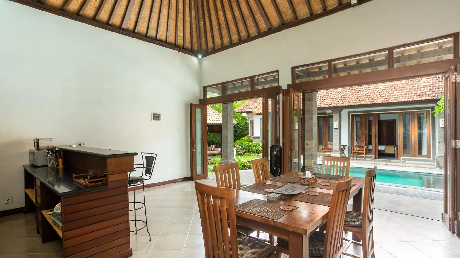 Lacita Villa Seminyak סמיניאק